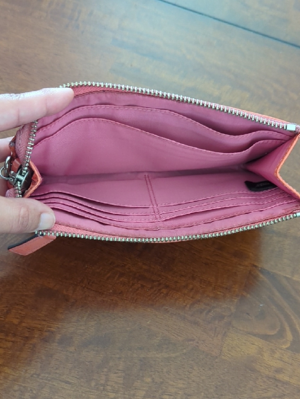 Coral Patent Leather Wristlet Wallet - Unknown Brand - Picture 3 of 4